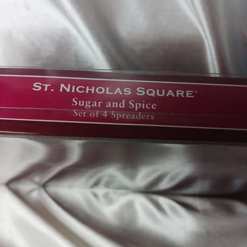 ST. NICHOLAS SQUARE SET OF 4 CHRISTMAS SPREADERS